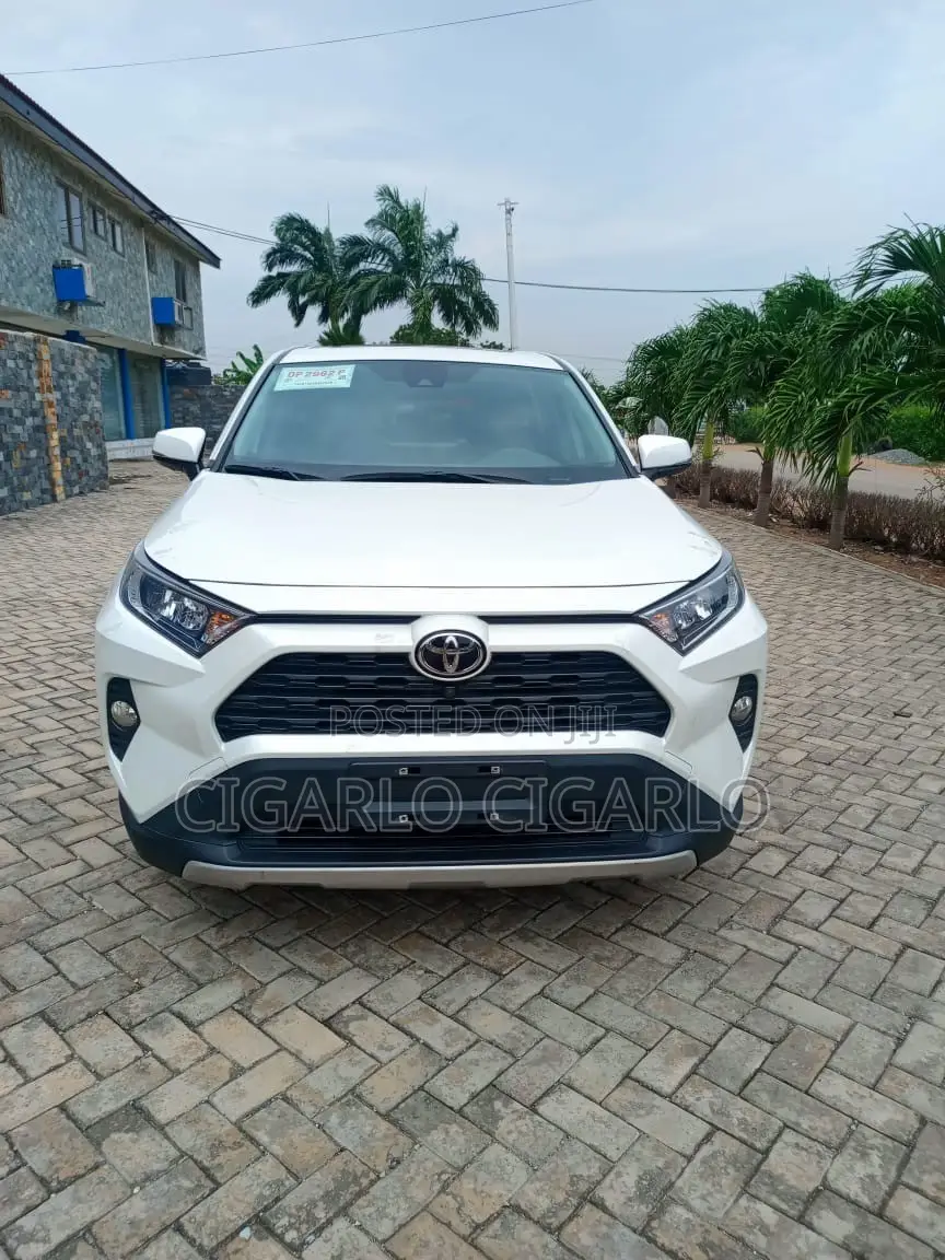 Toyota RAV4 XLE Premium 2022 White
