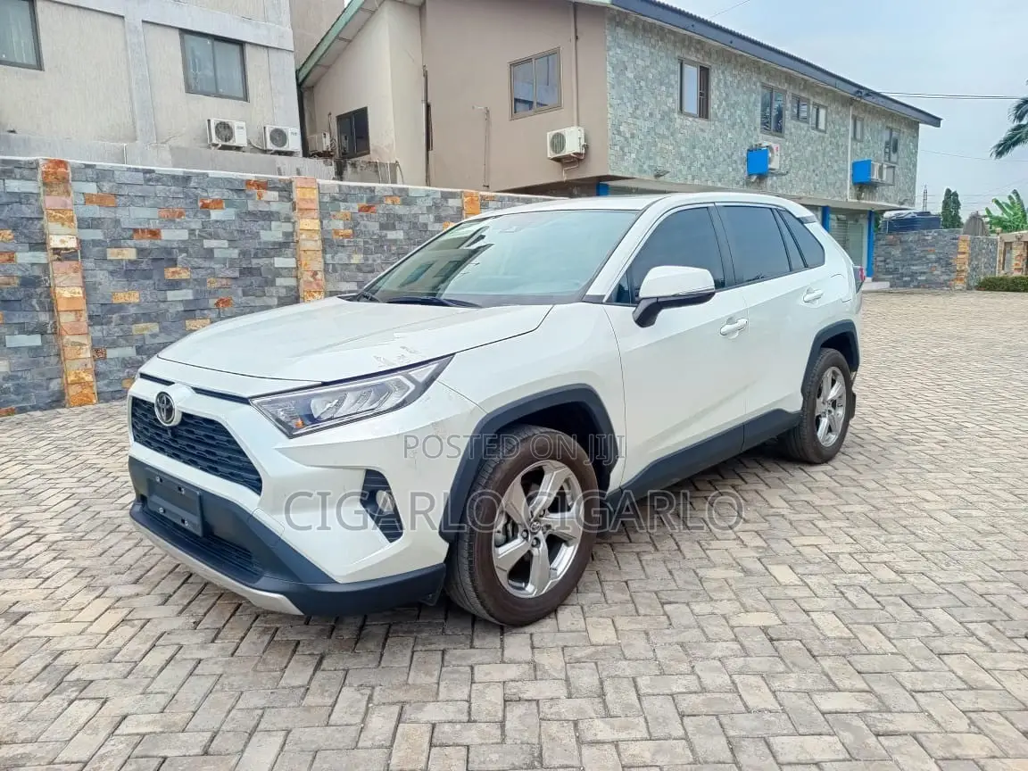 Toyota RAV4 XLE Premium 2022 White