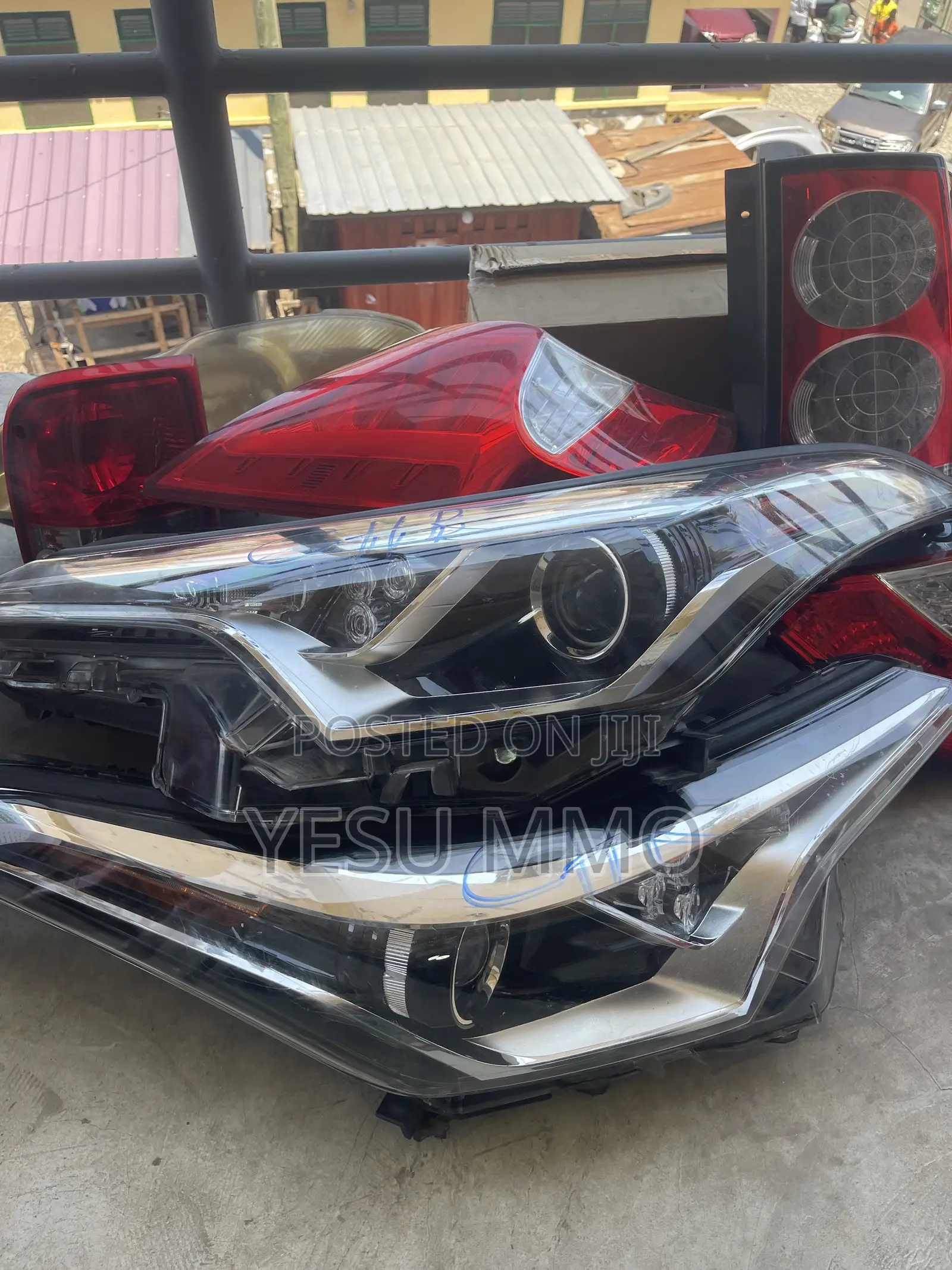 Toyota CH-R 2017-2020 Headlight
