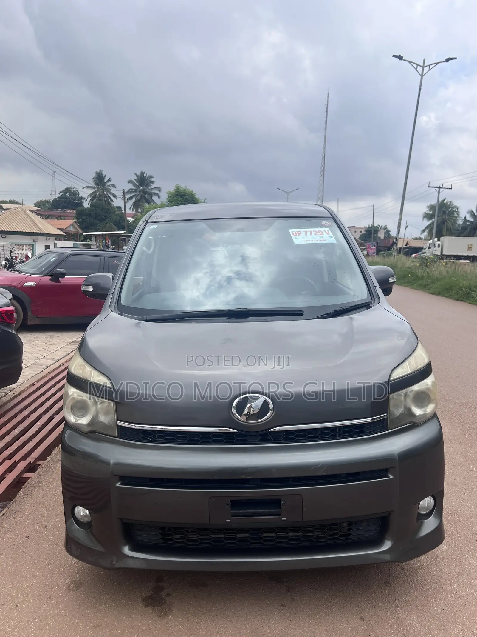 Toyota Voxy X L Edition 2WD 8-Seater 2012 Gray