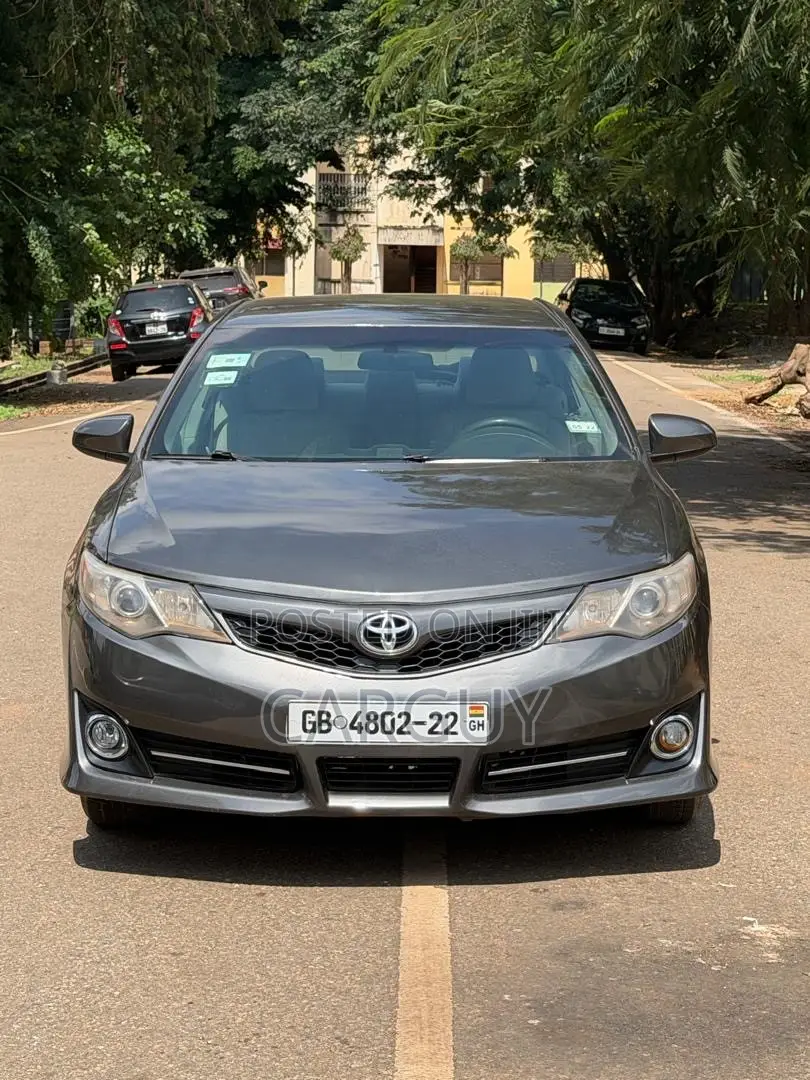 Toyota Camry LE 4dr Sedan (2.5L 4cyl 6A) 2014 Gray