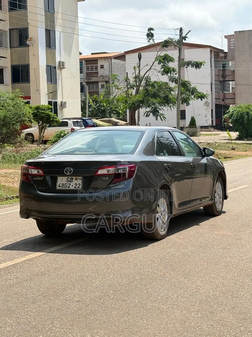 Toyota Camry LE 4dr Sedan (2.5L 4cyl 6A) 2014 Gray
