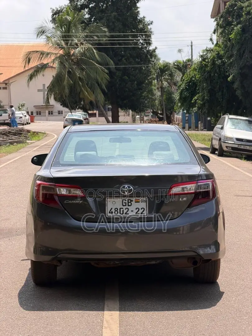 Toyota Camry LE 4dr Sedan (2.5L 4cyl 6A) 2014 Gray