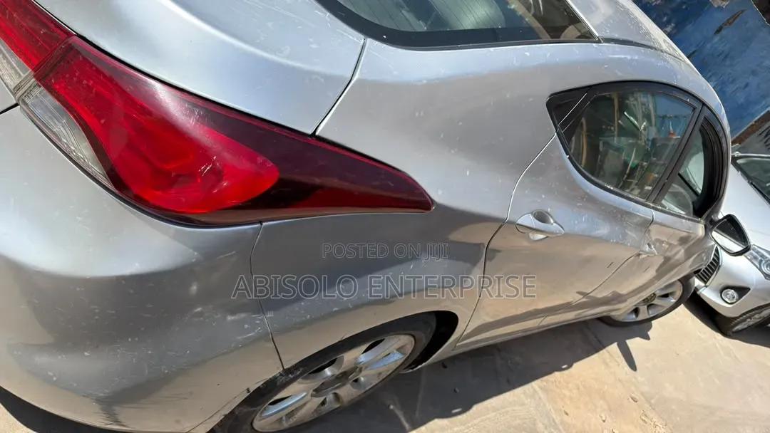 Hyundai Elantra 2013 Silver