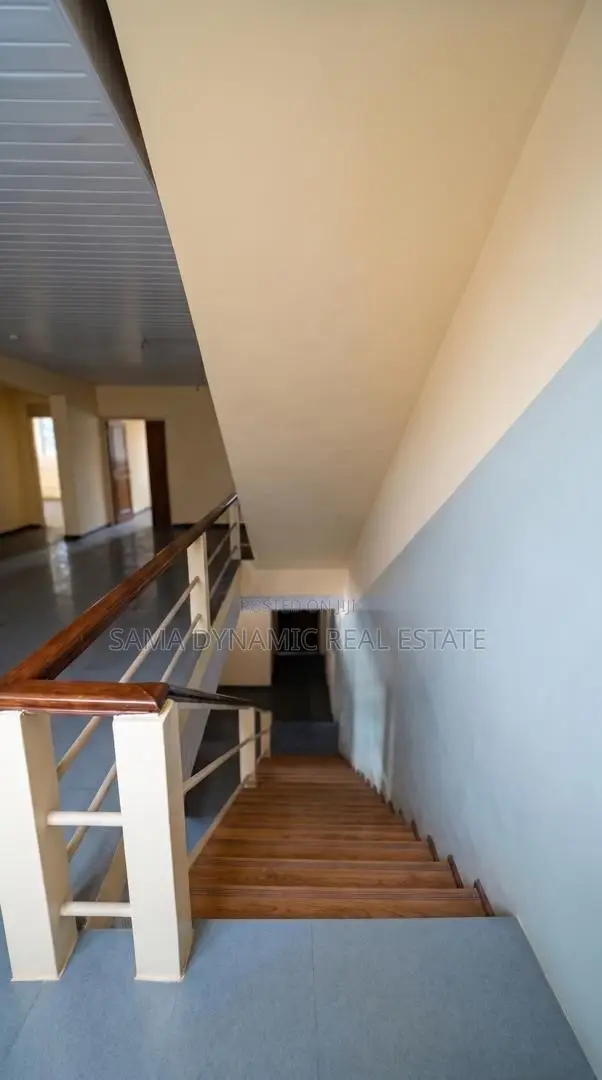 12bdrm House in Cantonment, Cantonments for rent