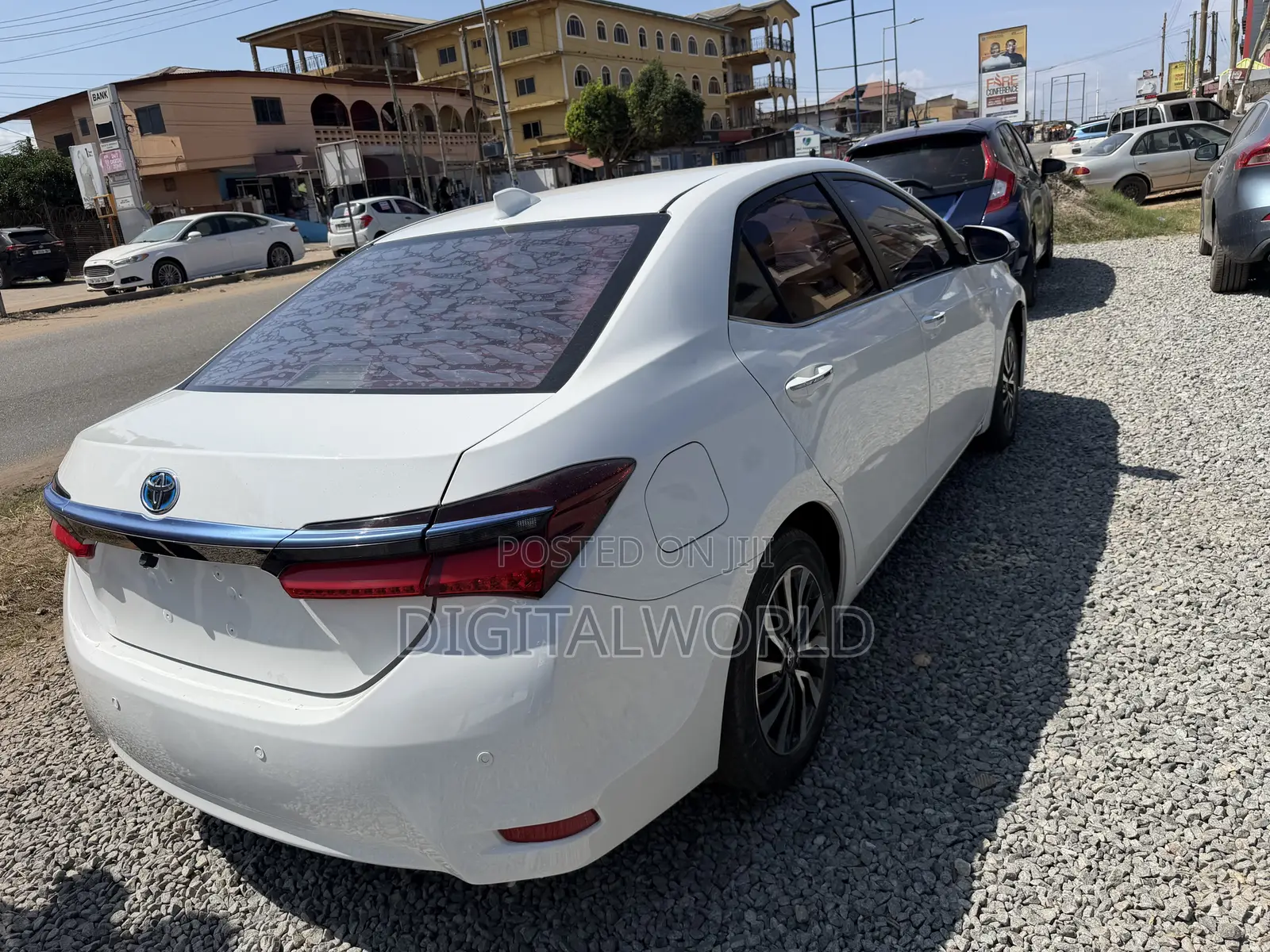 Toyota Corolla XLE 2021 White