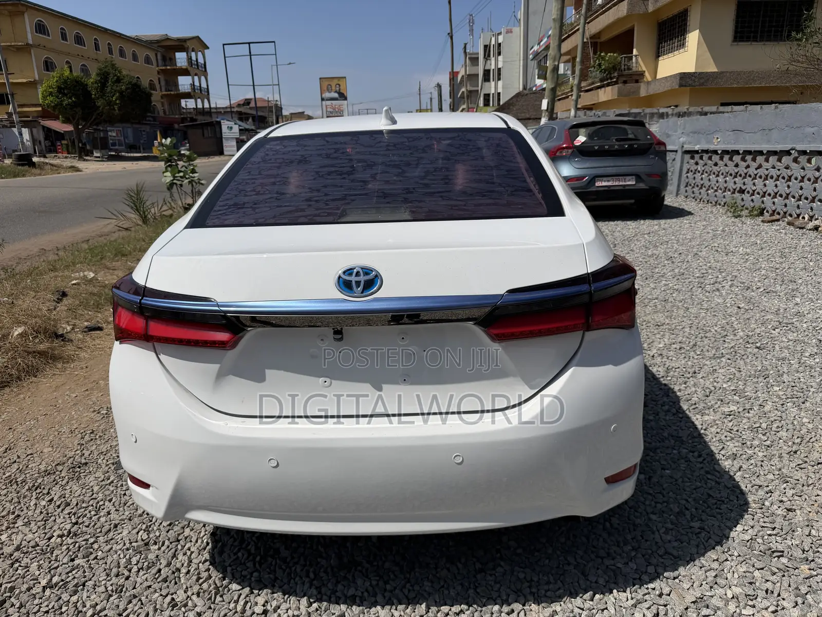 Toyota Corolla XLE 2021 White