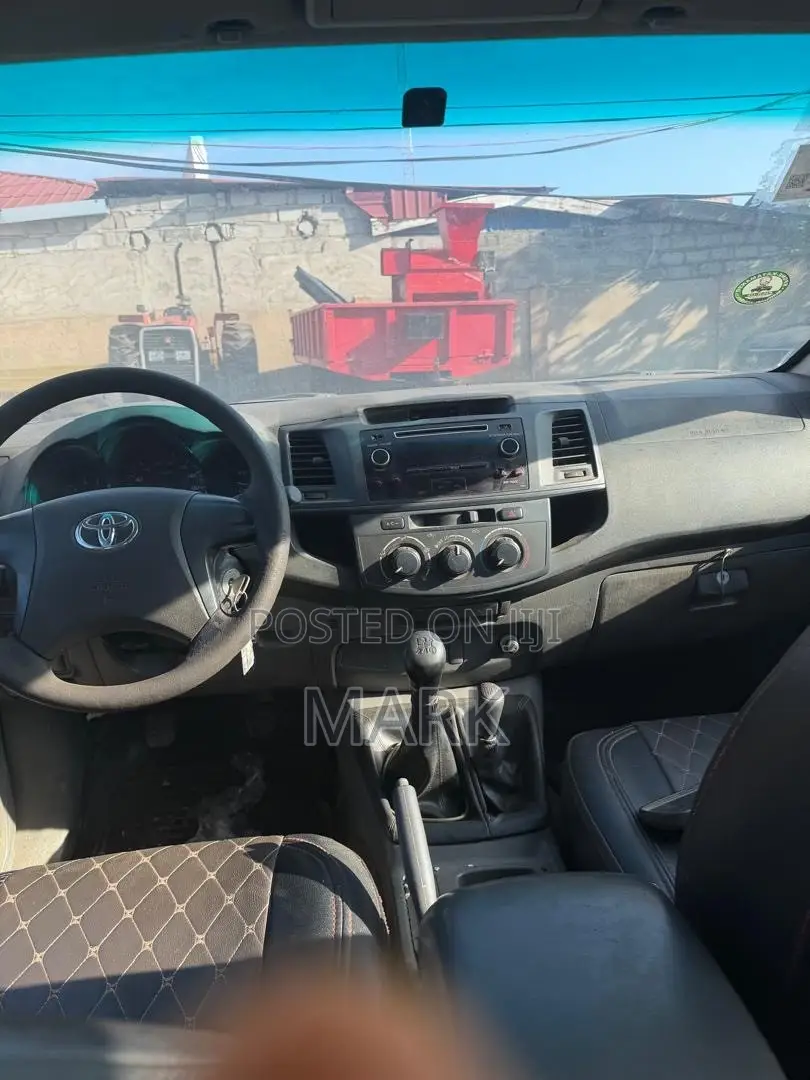 Toyota Hilux 2011 Gray