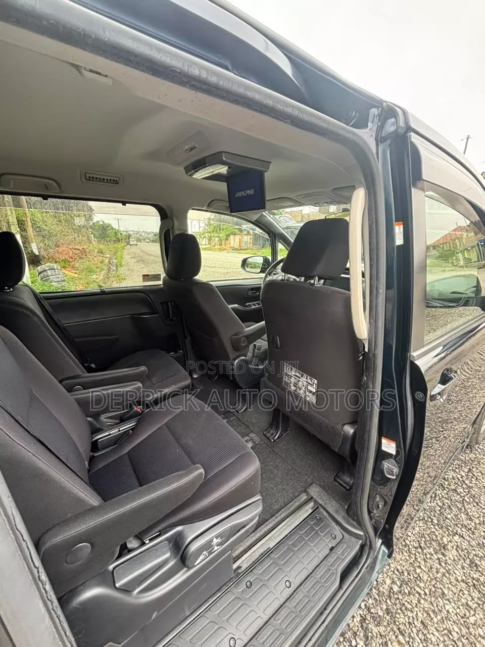Toyota Voxy Hybrid X 2WD 7-Seater 2015 Black