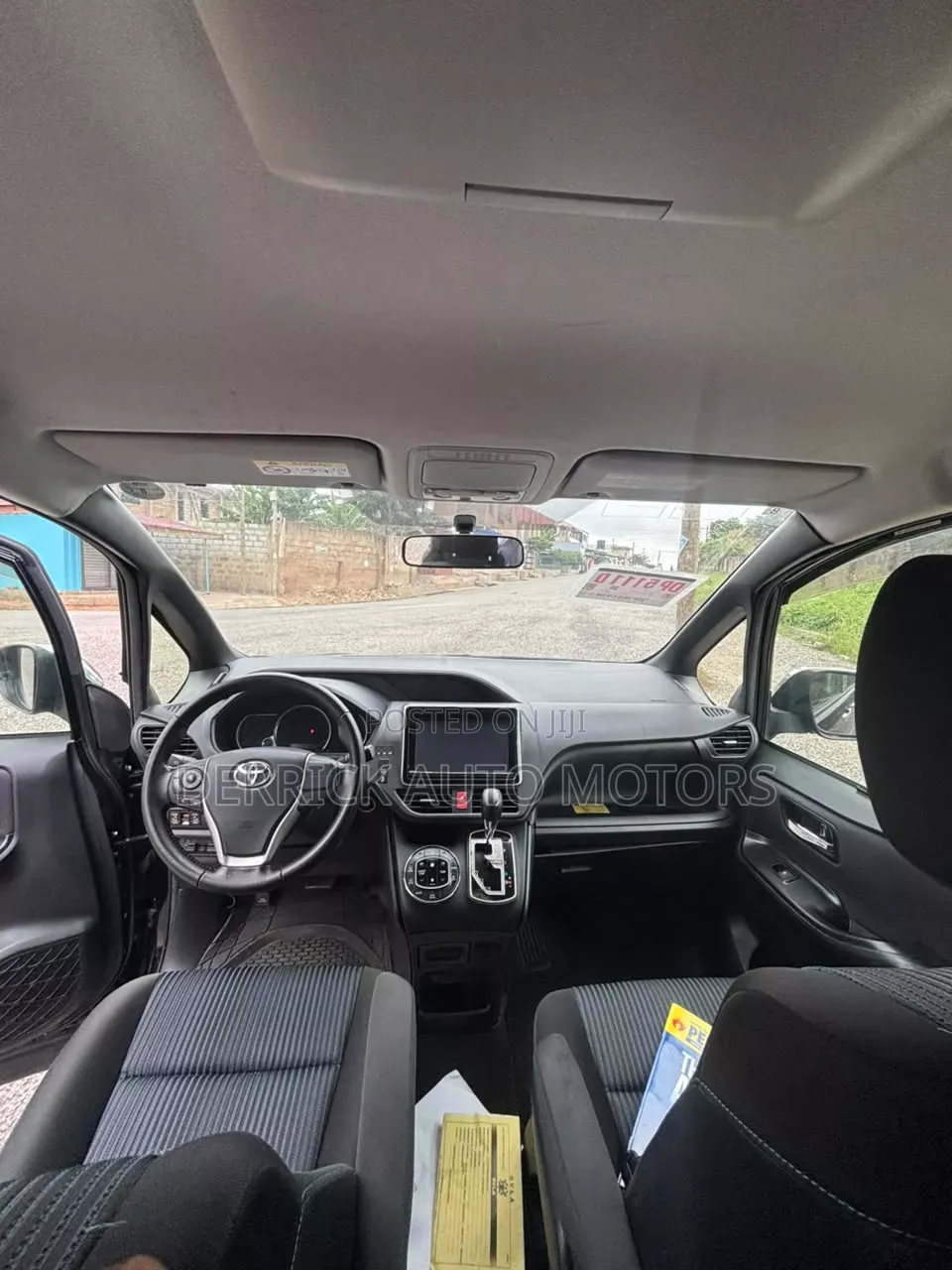 Toyota Voxy Hybrid X 2WD 7-Seater 2015 Black