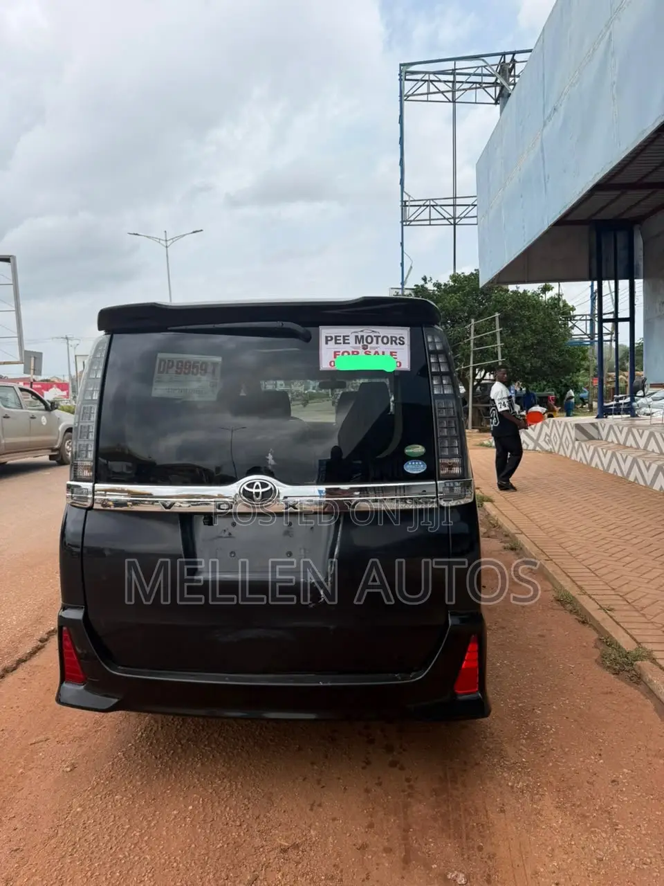 Toyota Voxy V 2WD 7-Seater 2015 Black