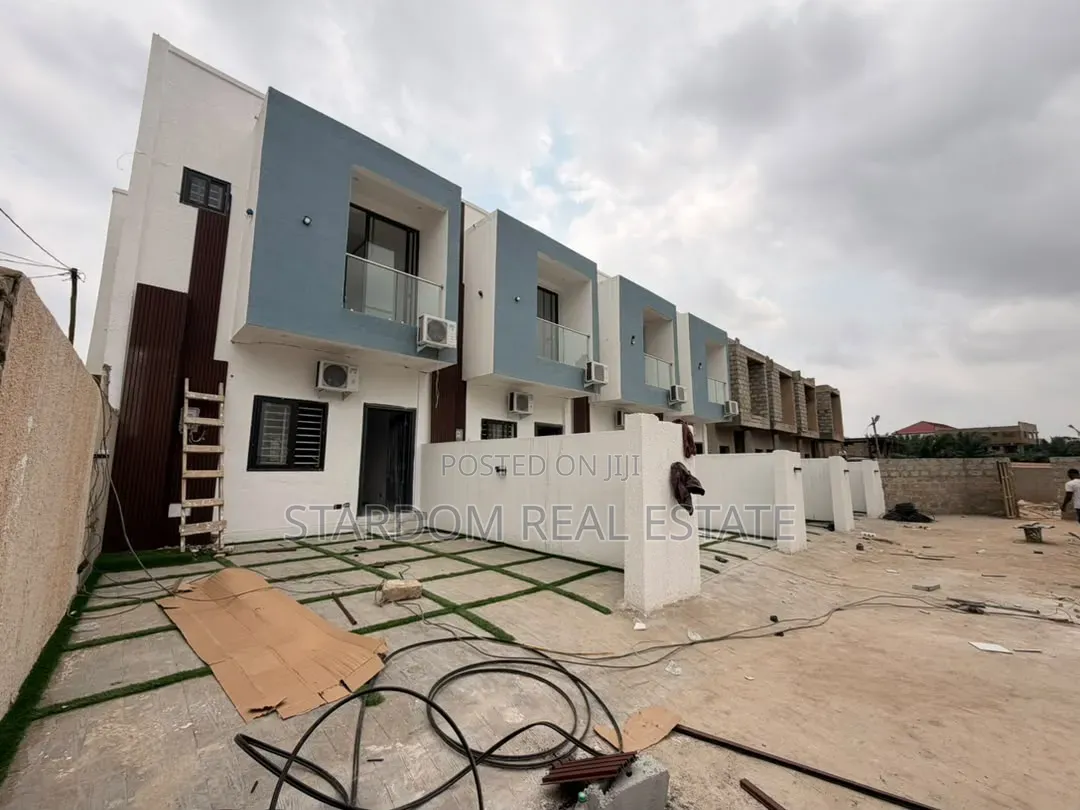 2bdrm Townhouse/Terrace in Ashaley Botwe, Nmai-Dzorn for sale