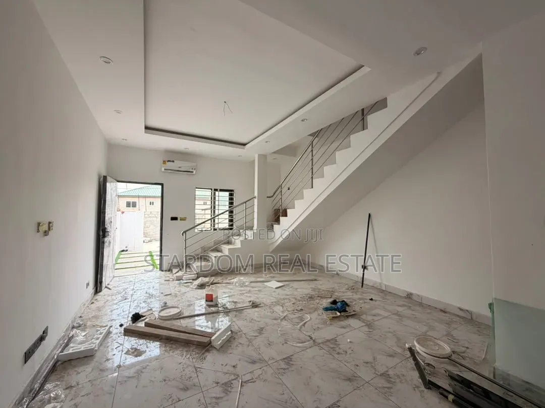 2bdrm Townhouse/Terrace in Ashaley Botwe, Nmai-Dzorn for sale