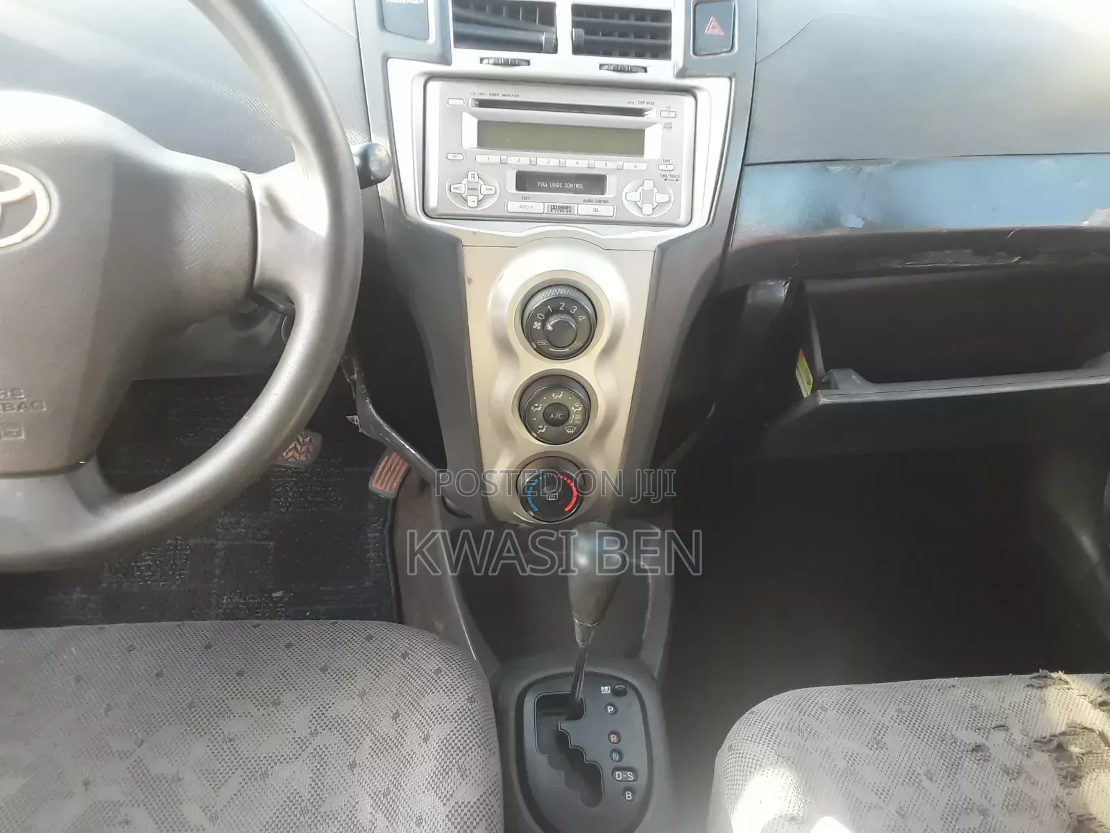 Toyota Vitz 2010 Gray