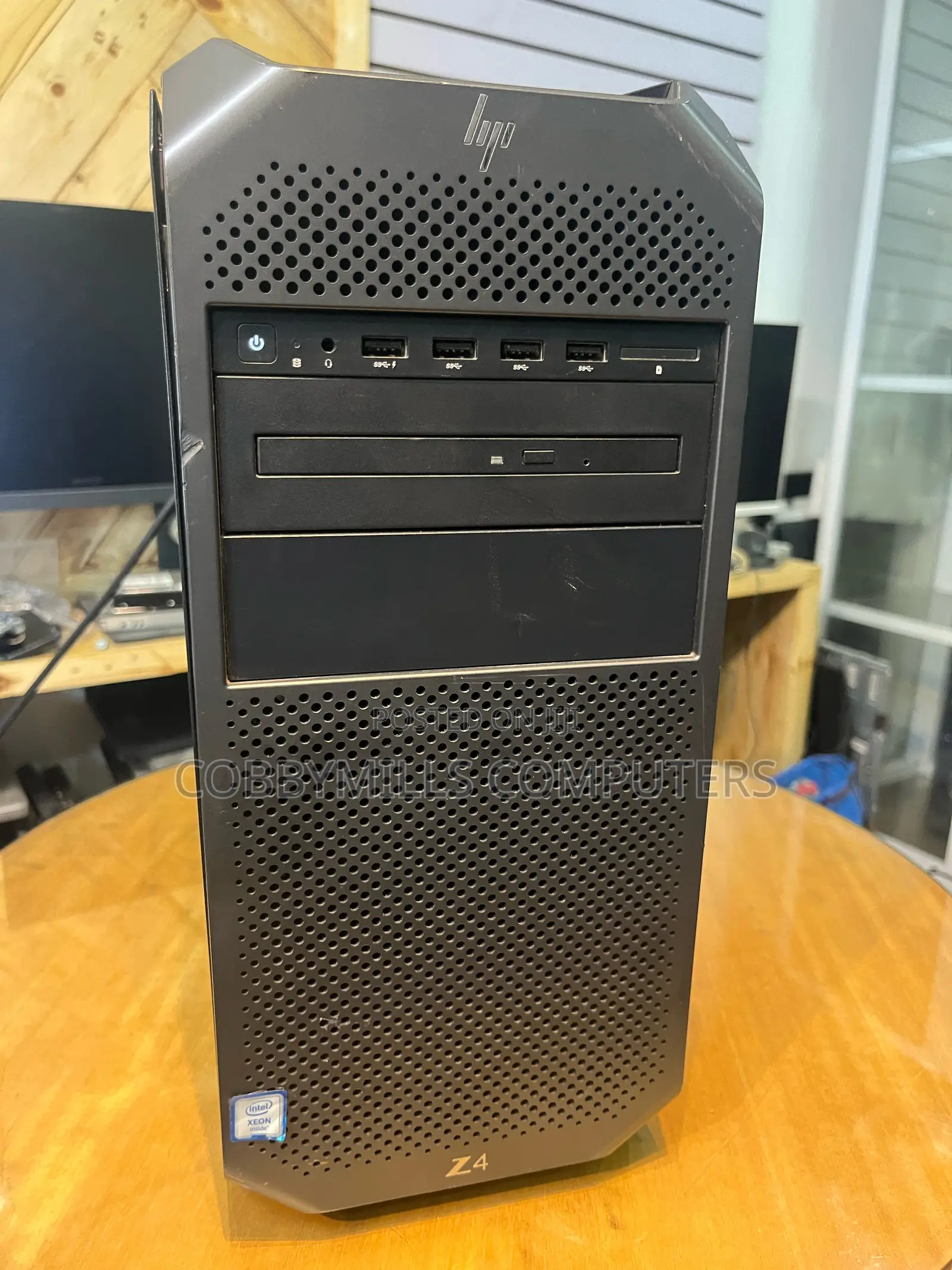 Desktop Computer HP Z4 16GB Intel Xeon HDD+SSD 256GB