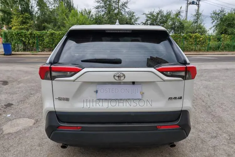 Toyota RAV4 2023 White