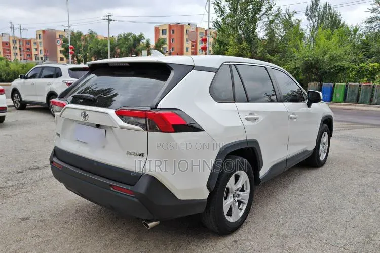 Toyota RAV4 2023 White