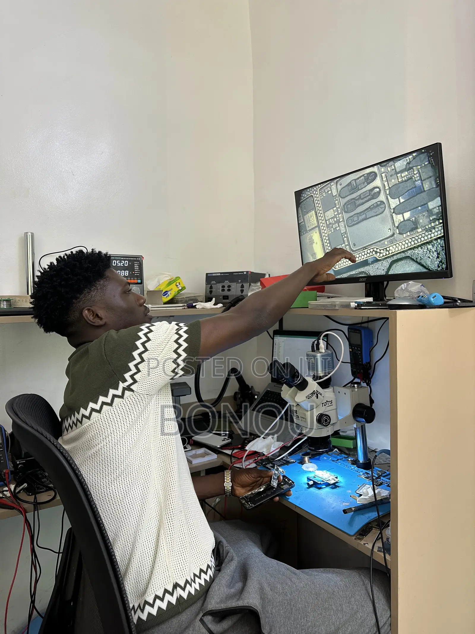iPhone Motherboard Repair Engineer