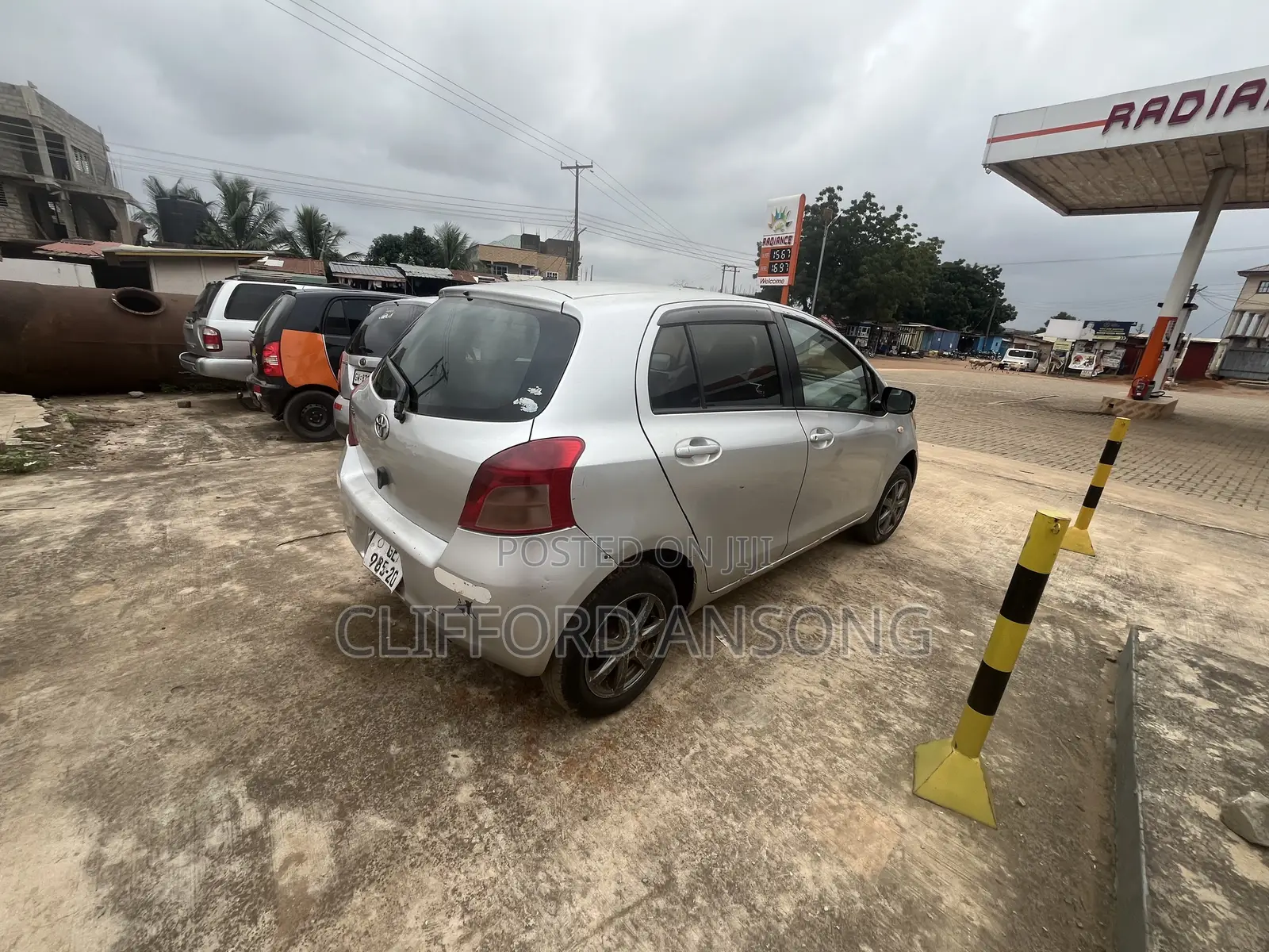 Toyota Vitz 1.3 AWD 5dr 2010 Silver