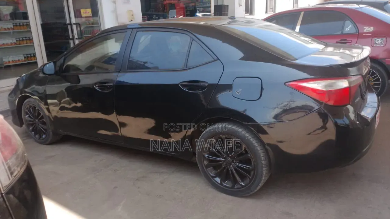 Toyota Corolla 2015 Black