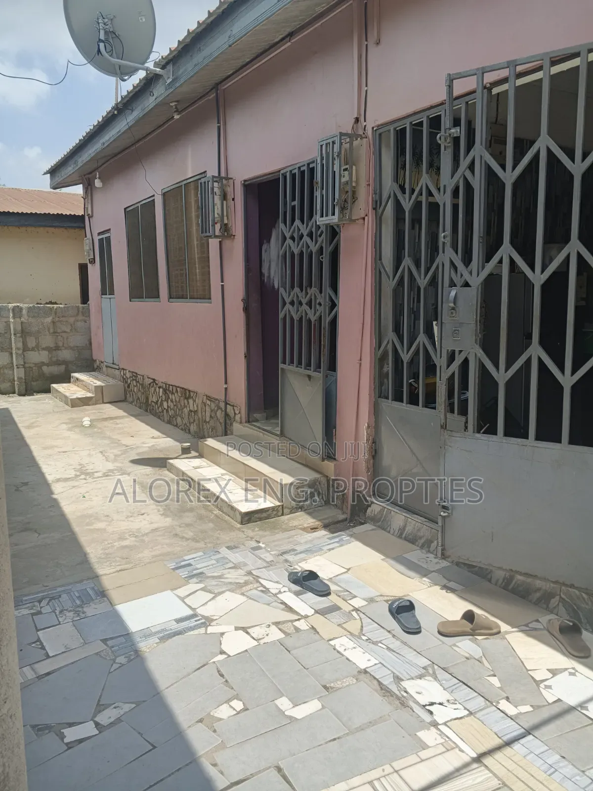 1bdrm Apartment in Oyarifa,Teiman, Ghana Flag for rent
