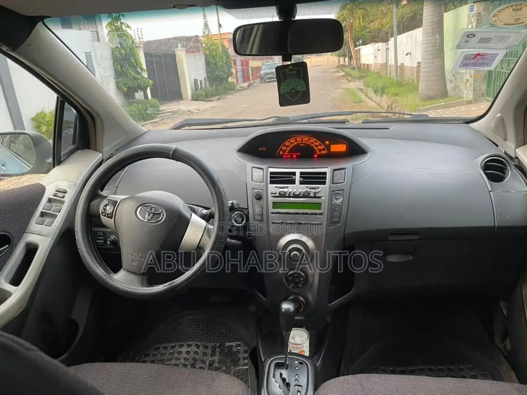 Toyota Vitz 1.3 AWD 5dr 2010 Blue