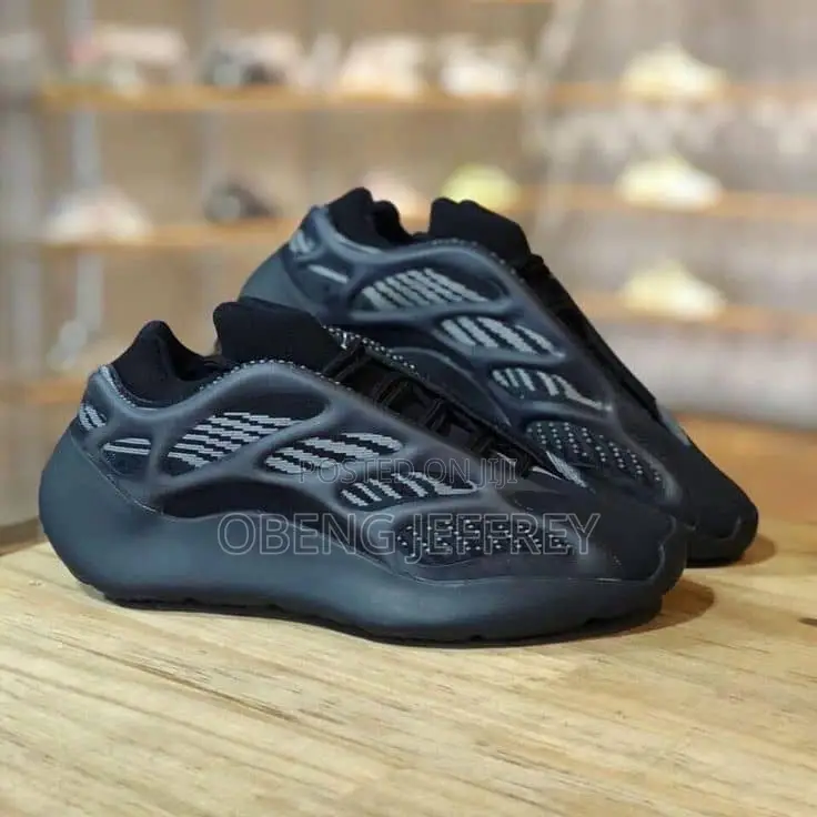 Original Adidas Yeezy Boost 700 Black