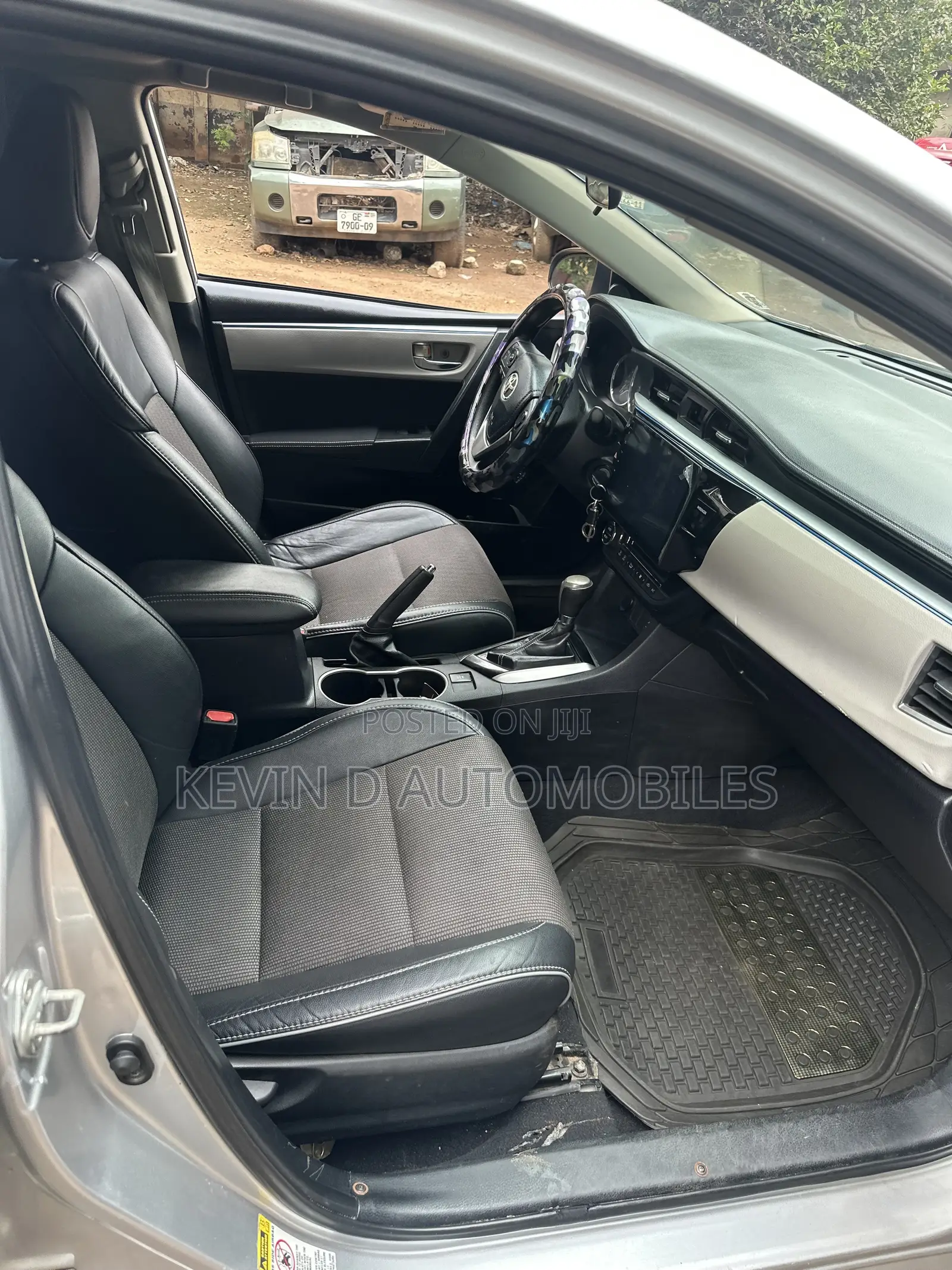 Toyota Corolla LE 4dr Sedan (1.8L 4cyl CVT) 2014 Silver