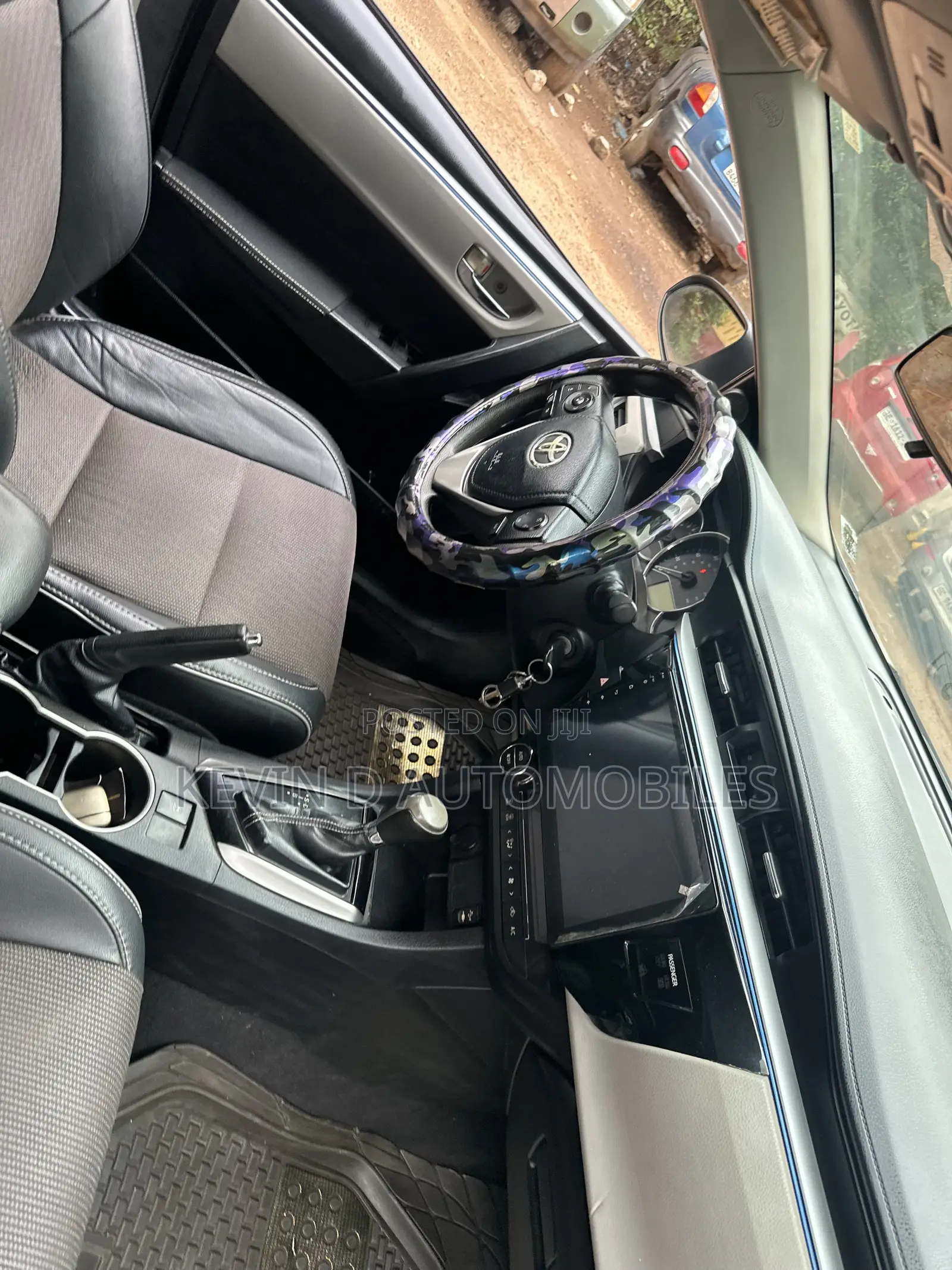 Toyota Corolla LE 4dr Sedan (1.8L 4cyl CVT) 2014 Silver