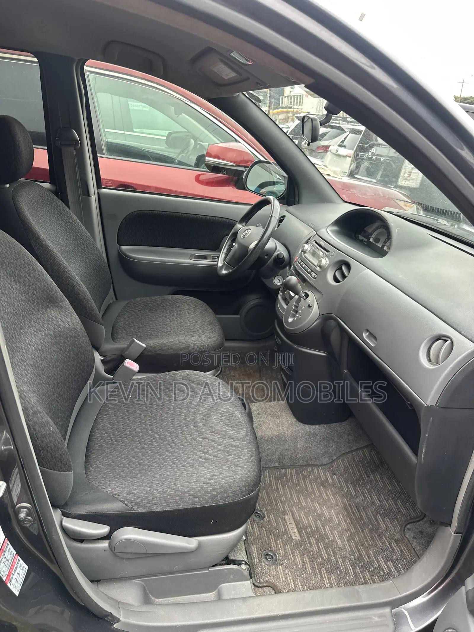 Toyota Sienta 1.5 FWD 2012 Gray
