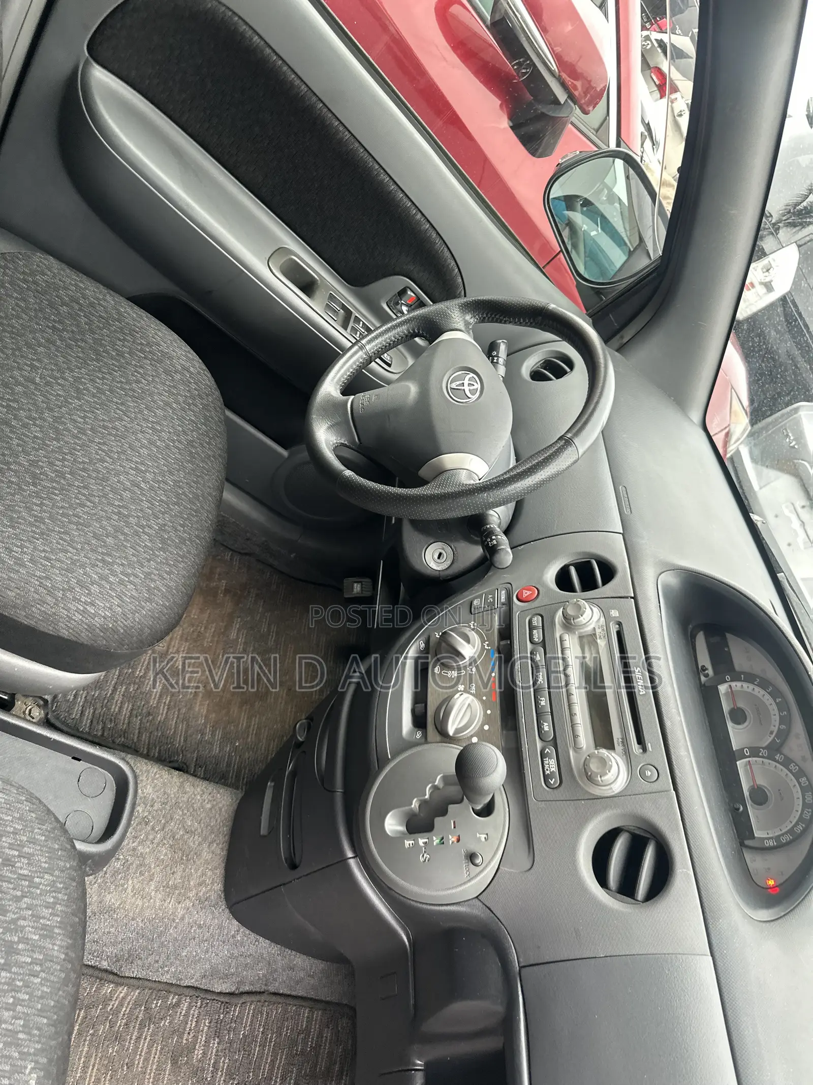 Toyota Sienta 1.5 FWD 2012 Gray