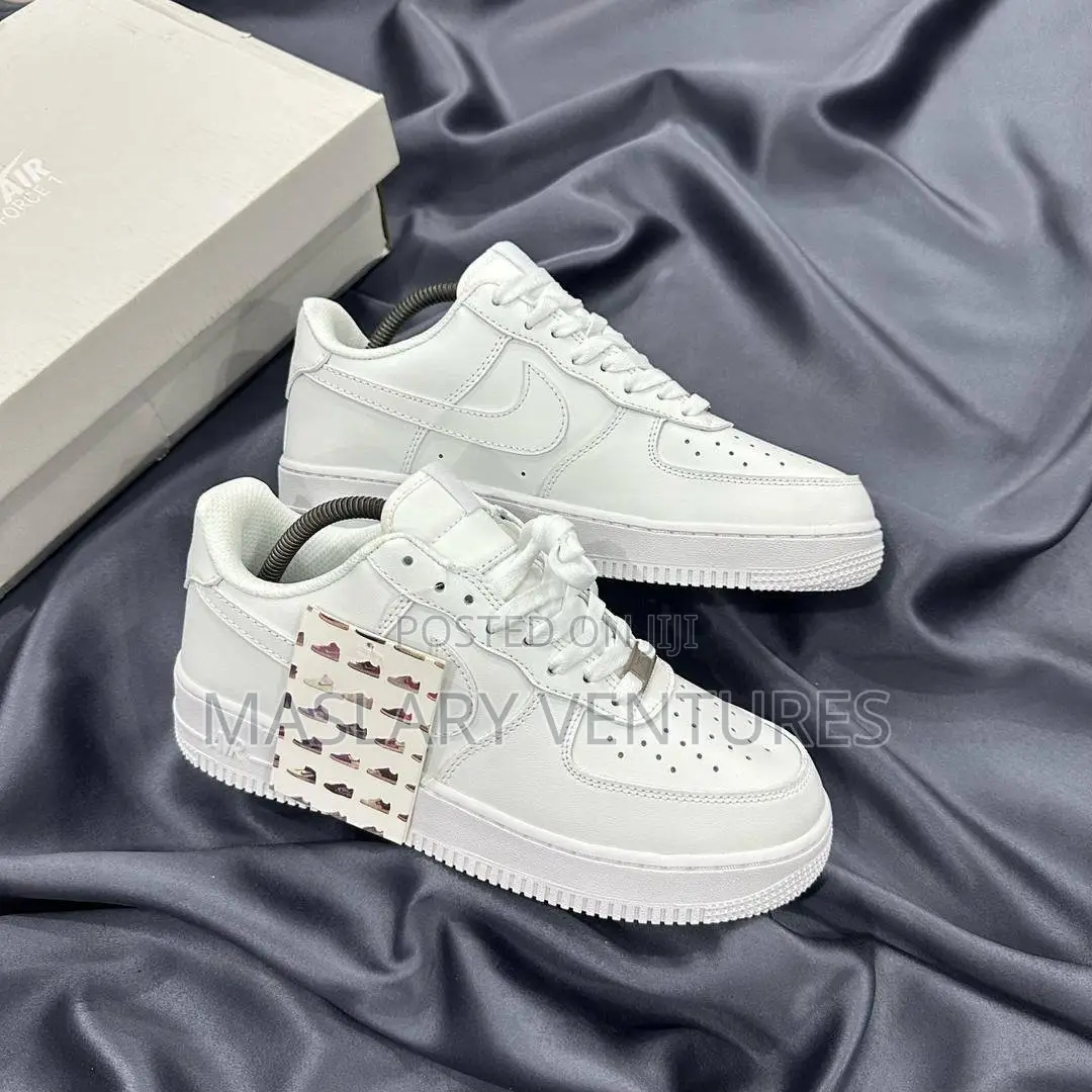 Nike Air Force - White