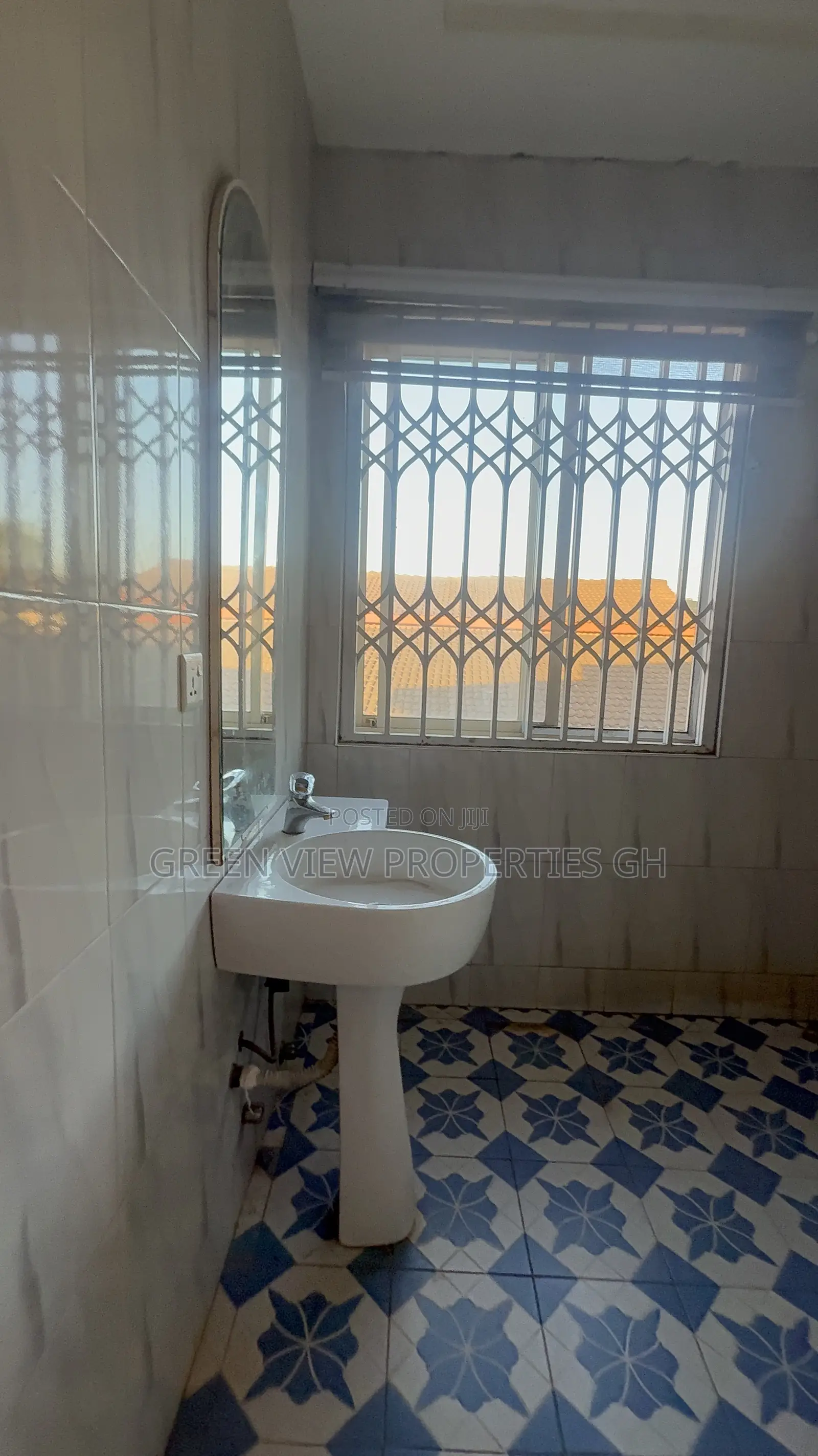 1bdrm Apartment in West Hills Mall Area for rent