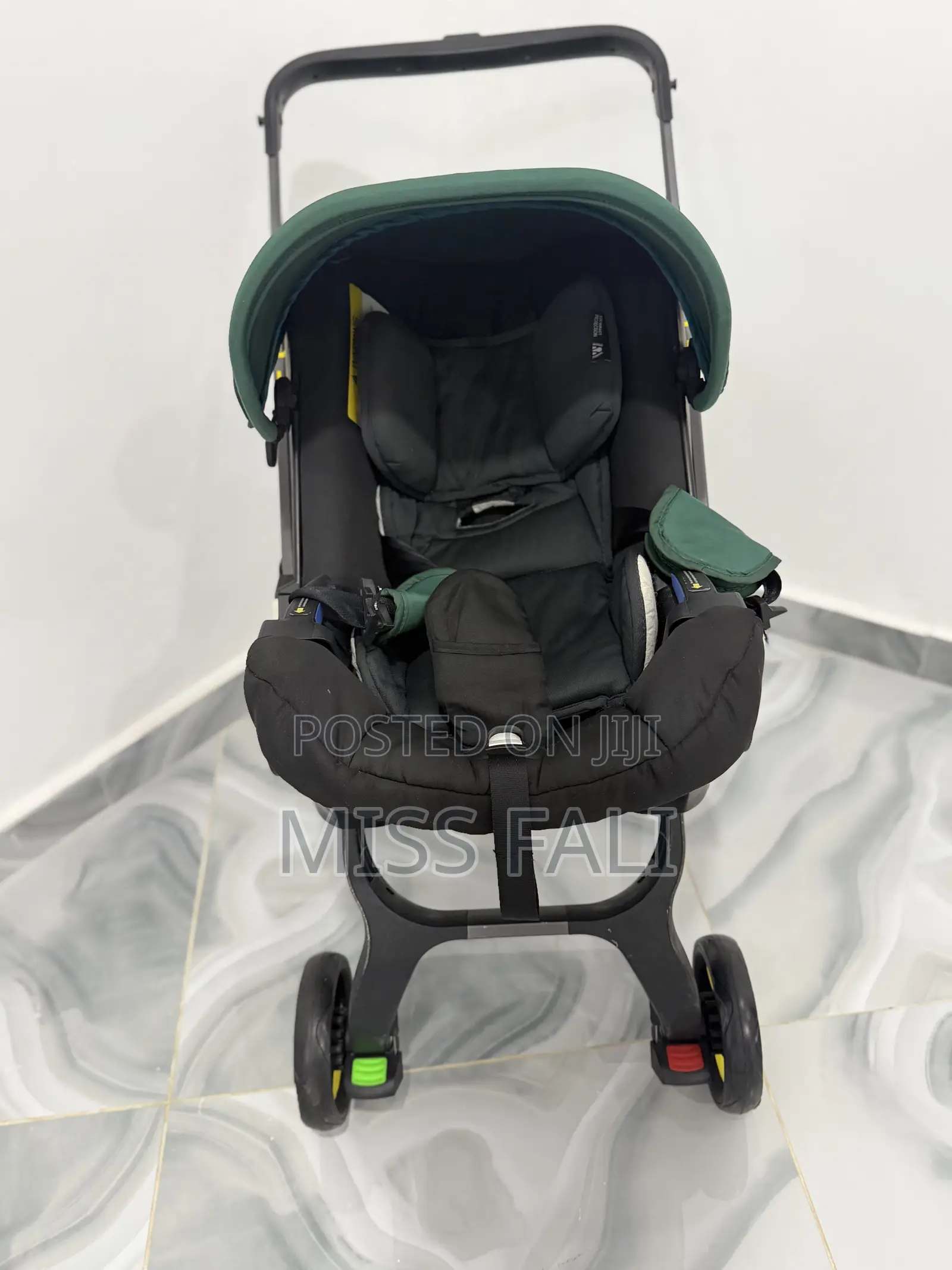 2-in-1 Baby Car Seat & Stroller. Excellent Condition