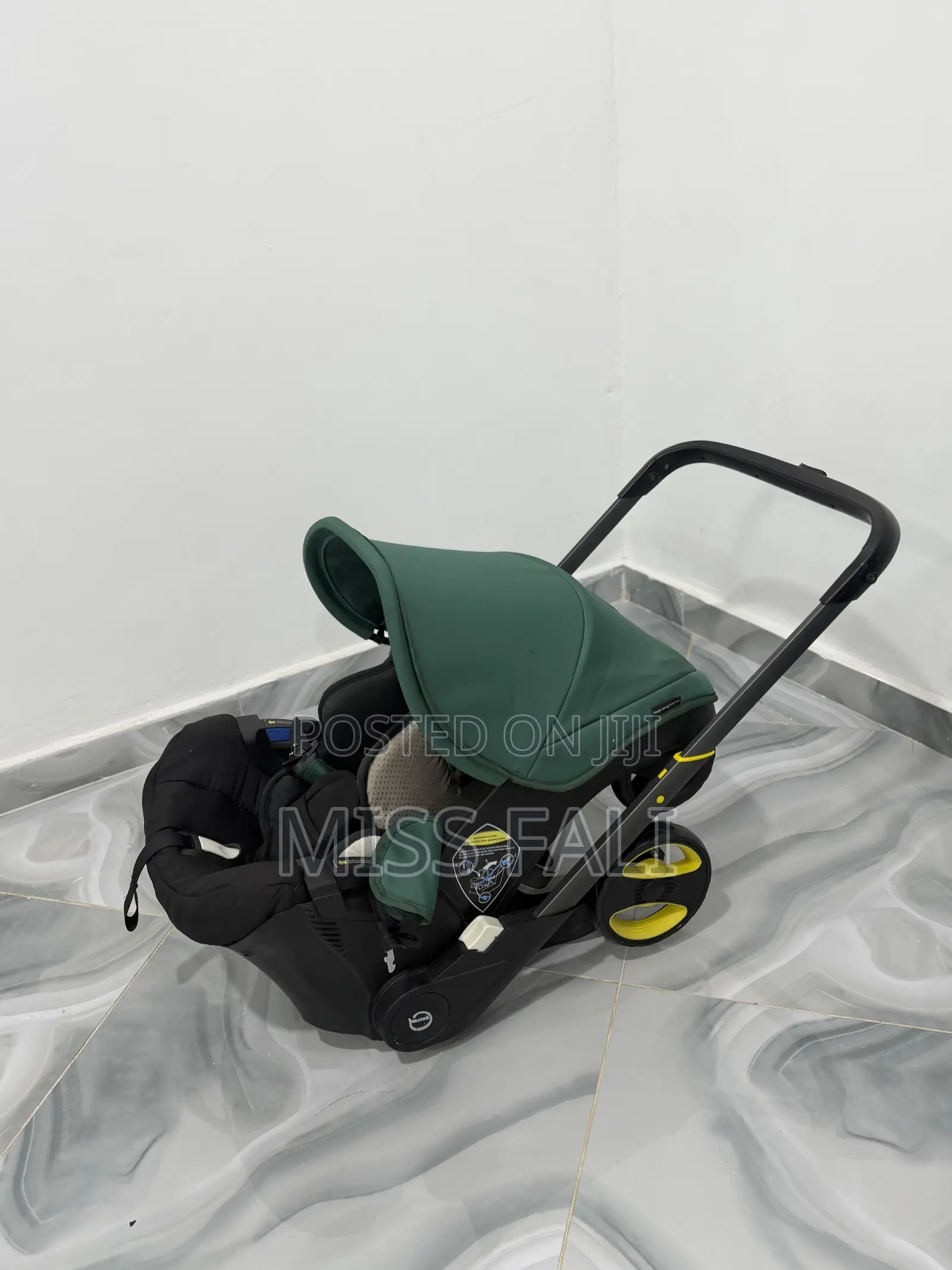 2-in-1 Baby Car Seat & Stroller. Excellent Condition