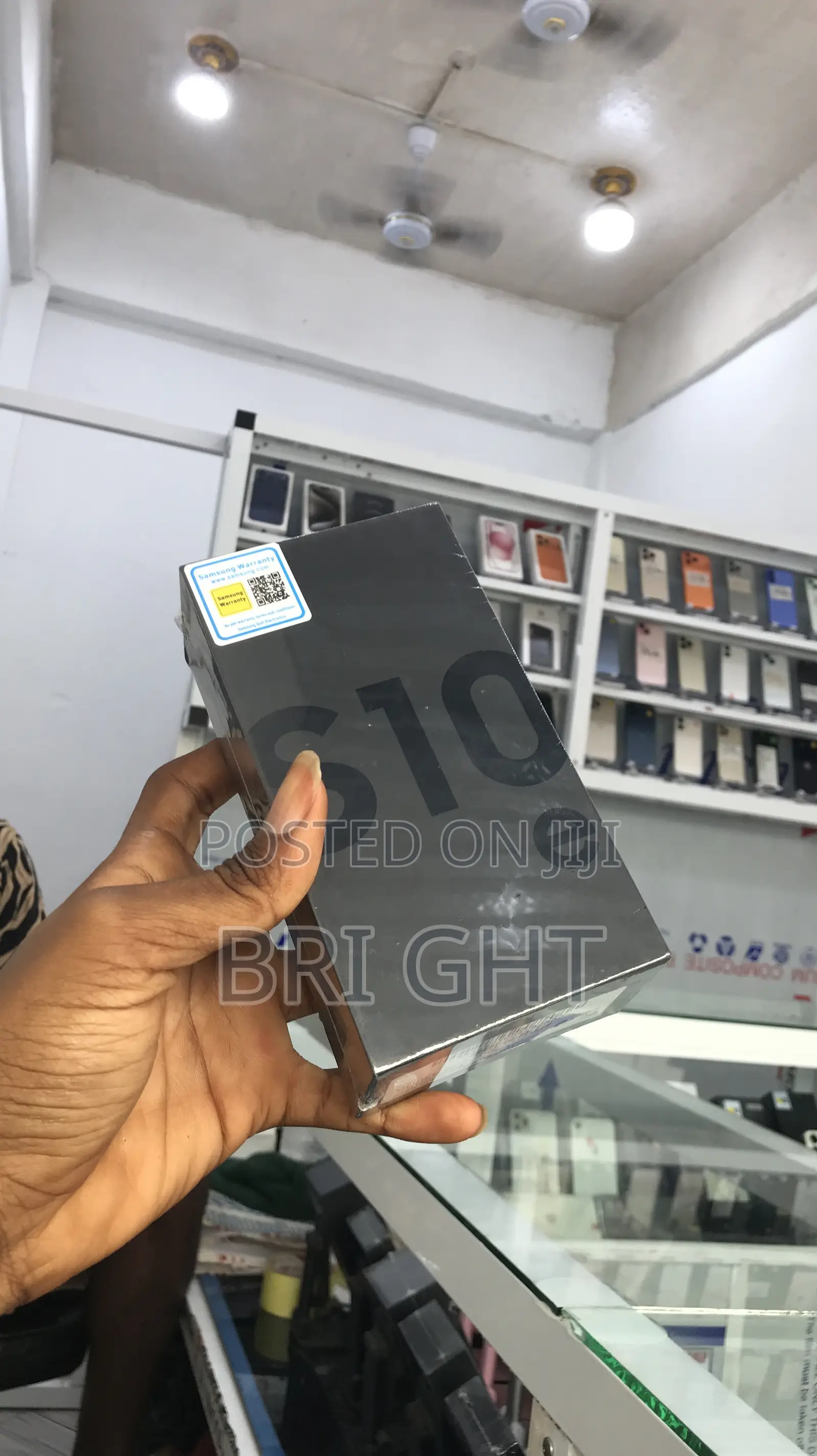 New Samsung Galaxy S10e 128 GB Black