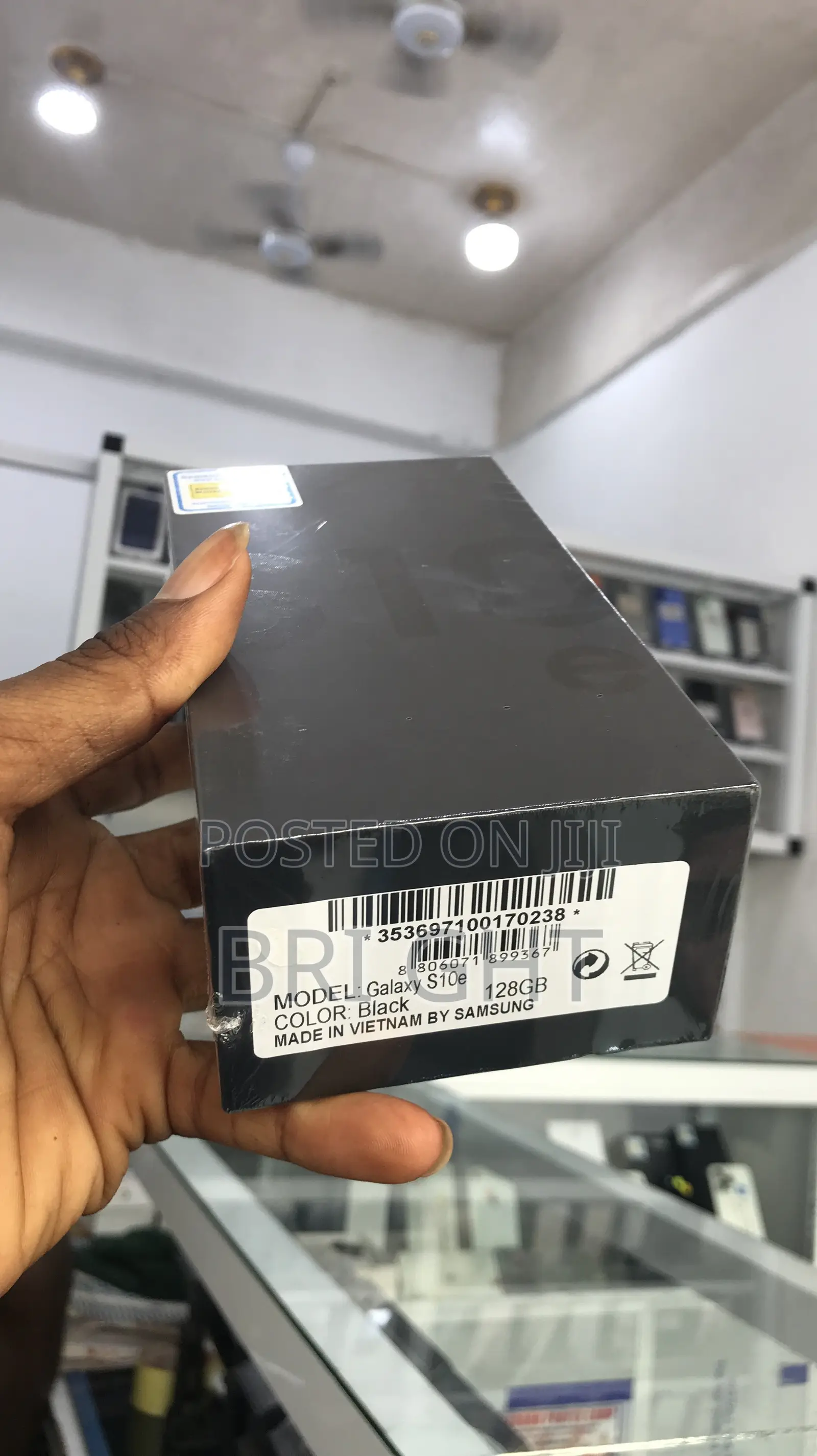 New Samsung Galaxy S10e 128 GB Black