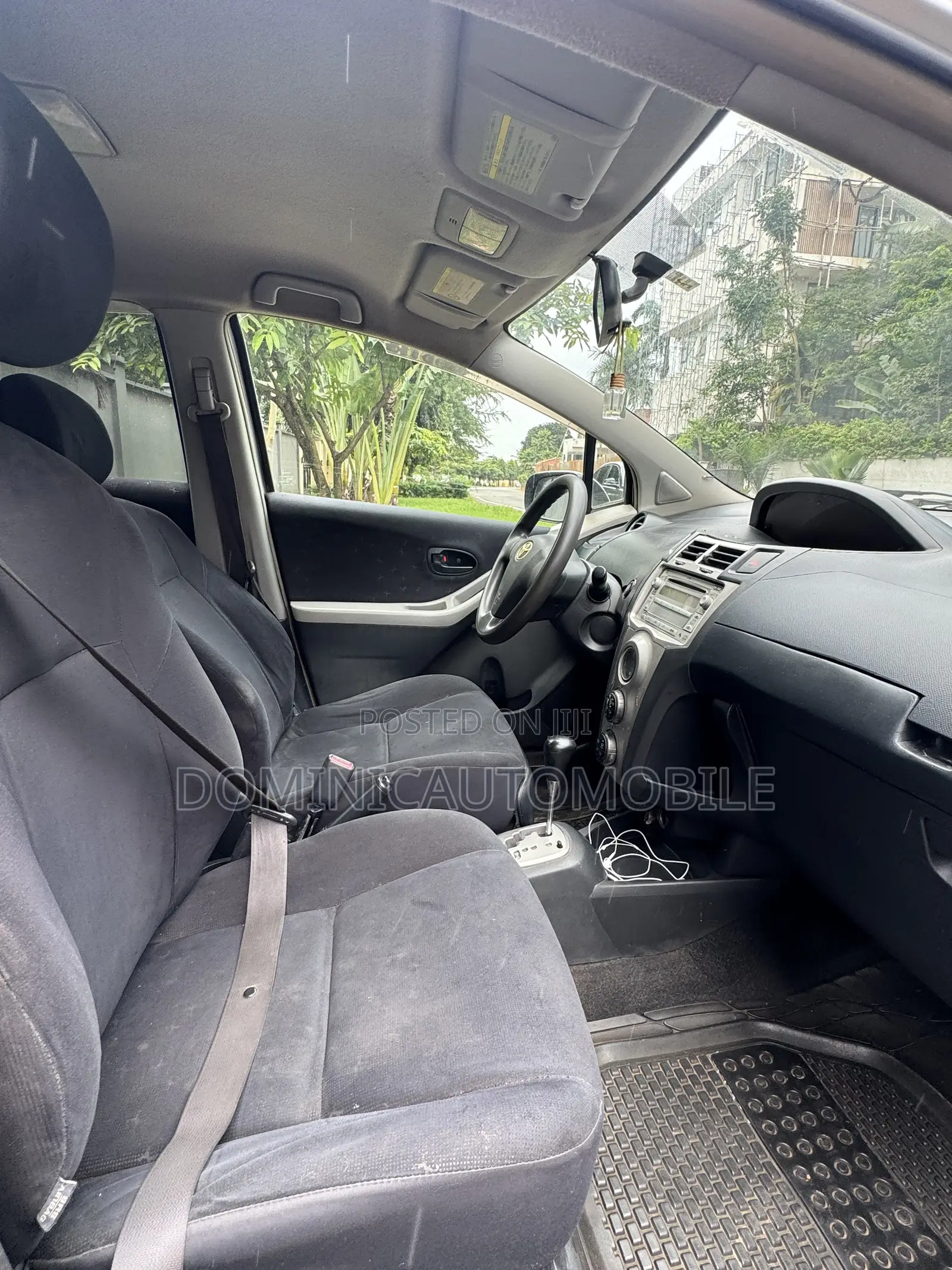 Toyota Vitz 1.3 AWD 3dr 2010 Silver