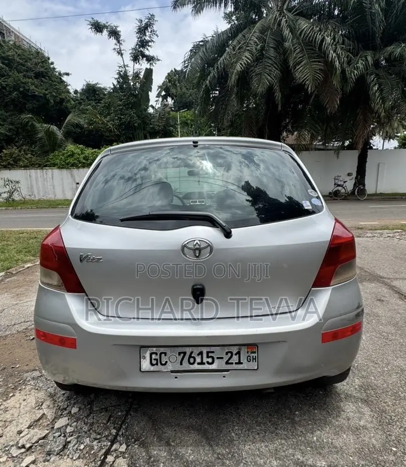 Toyota Vitz 1.3 AWD 3dr 2010 Silver