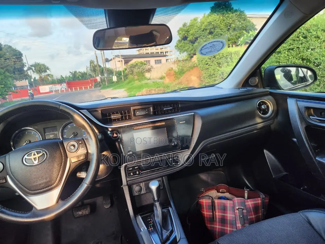 Toyota Corolla SE Special Edition 4dr Sedan (1.8L 4cyl CVT) 2017 Blue