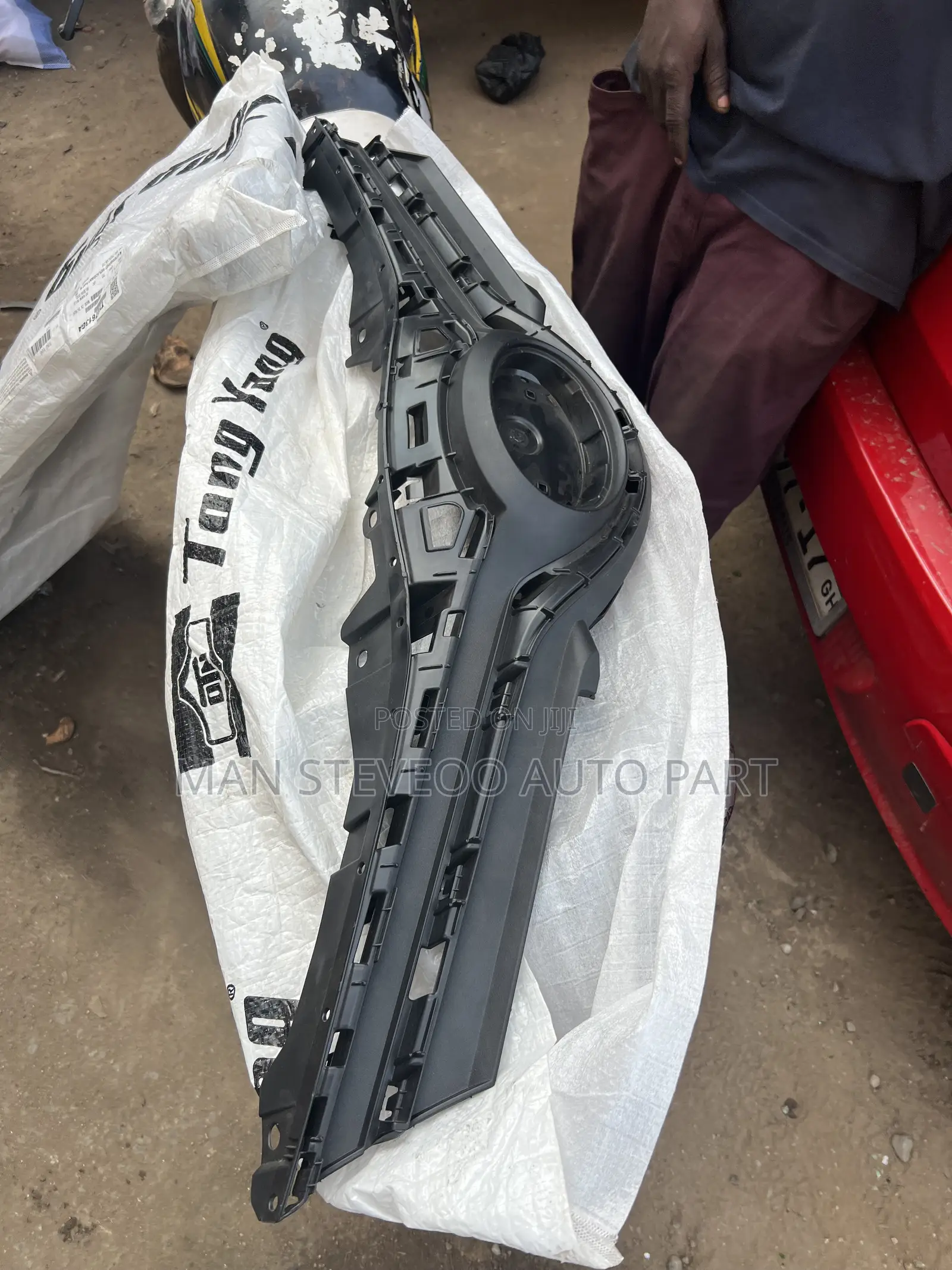 Toyota Yaris 2015-2016 Top  Grill