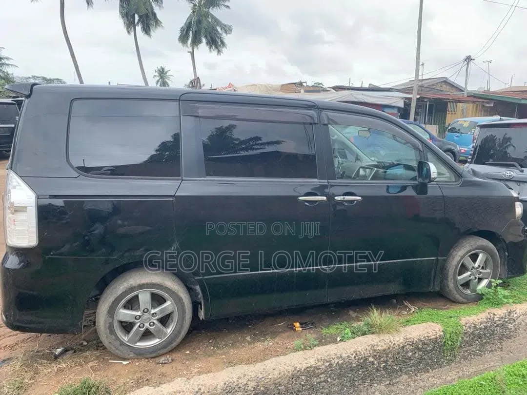 Toyota Voxy 2012 Black