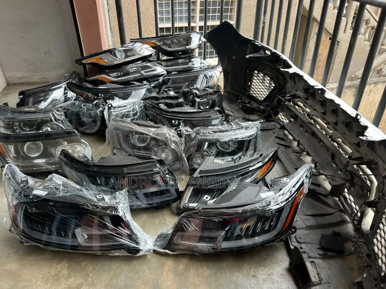 Original Land Rover Defender 2023 - 2026. (Headlight Pair)