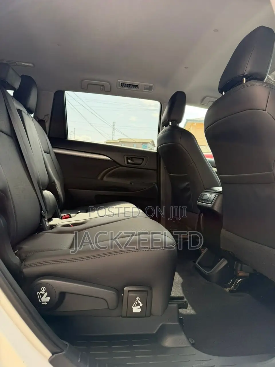 Toyota Highlander LE 2019 White