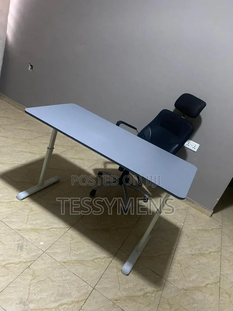 Manual Adjustable Table (120 by 60 Cm)