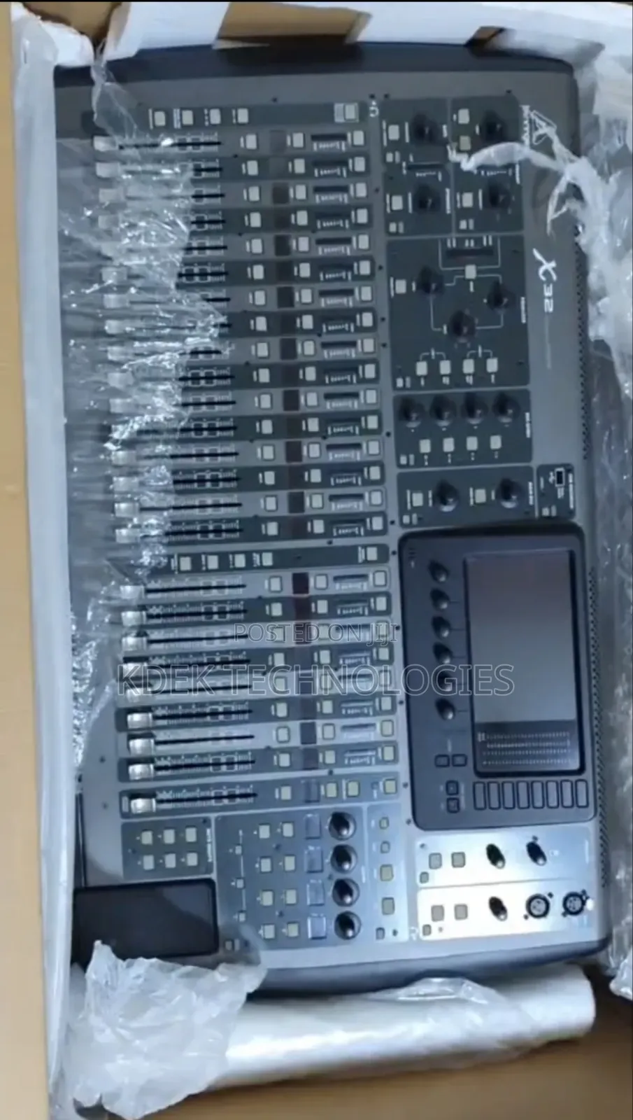 Behringer X32 Digital Mixer 40 Input Channels 99% New