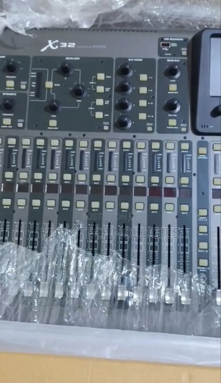 Behringer X32 Digital Mixer 40 Input Channels 99% New