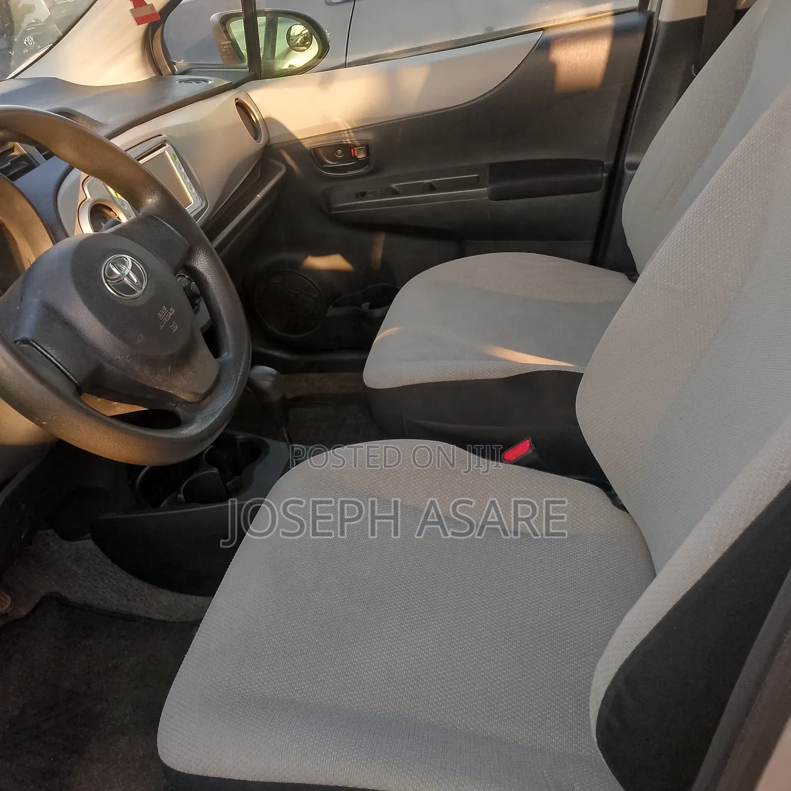 Toyota Vitz 2012 Silver