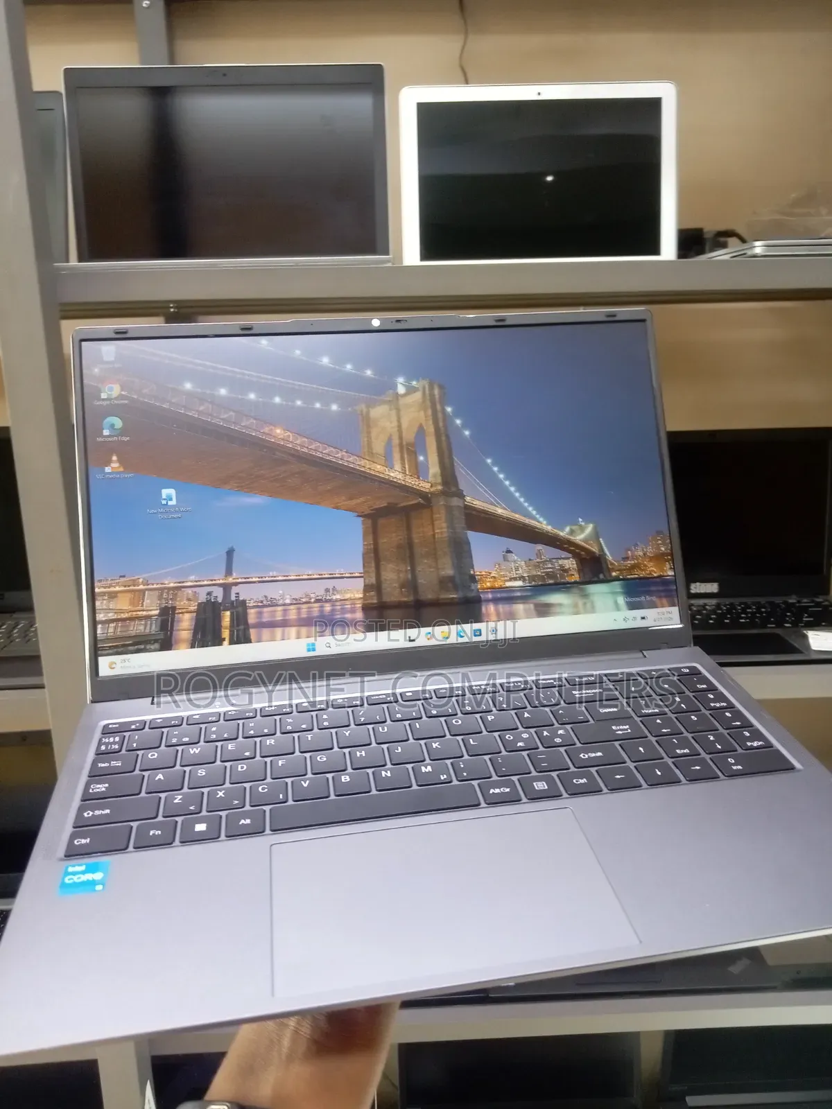 Laptop 8GB Intel Core i3 SSD 128GB