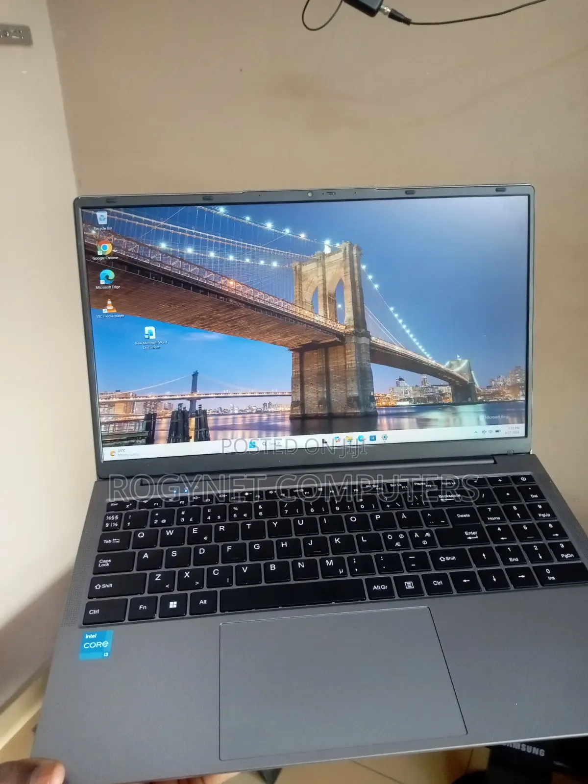 Laptop 8GB Intel Core i3 SSD 128GB
